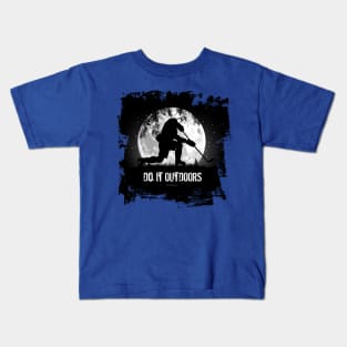 Do It Outdoors - pond hockey Kids T-Shirt